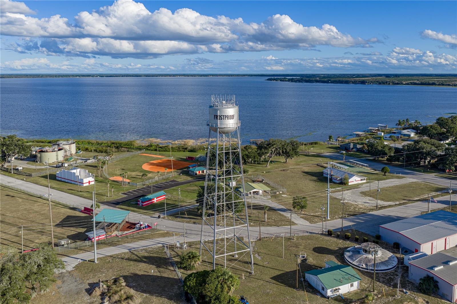 LAKE SIDE TERRACE - Residential