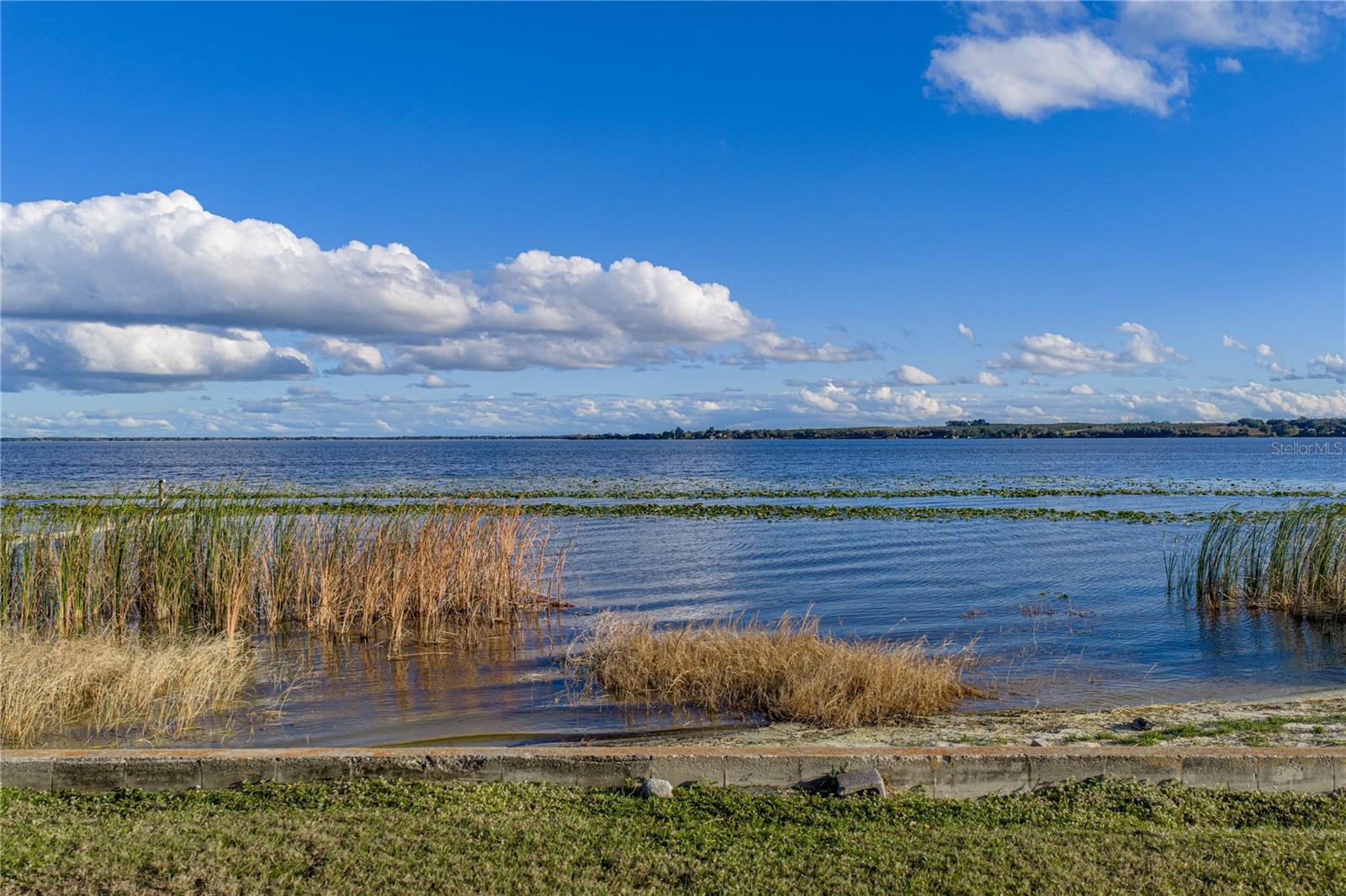 LAKE SIDE TERRACE - Residential