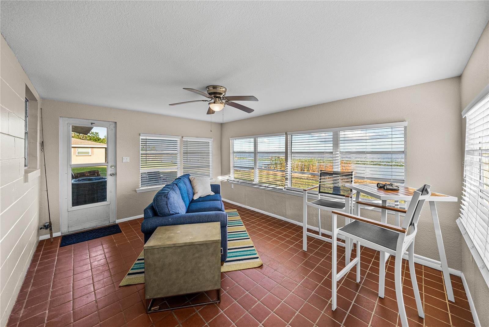 LAKE SIDE TERRACE - Residential