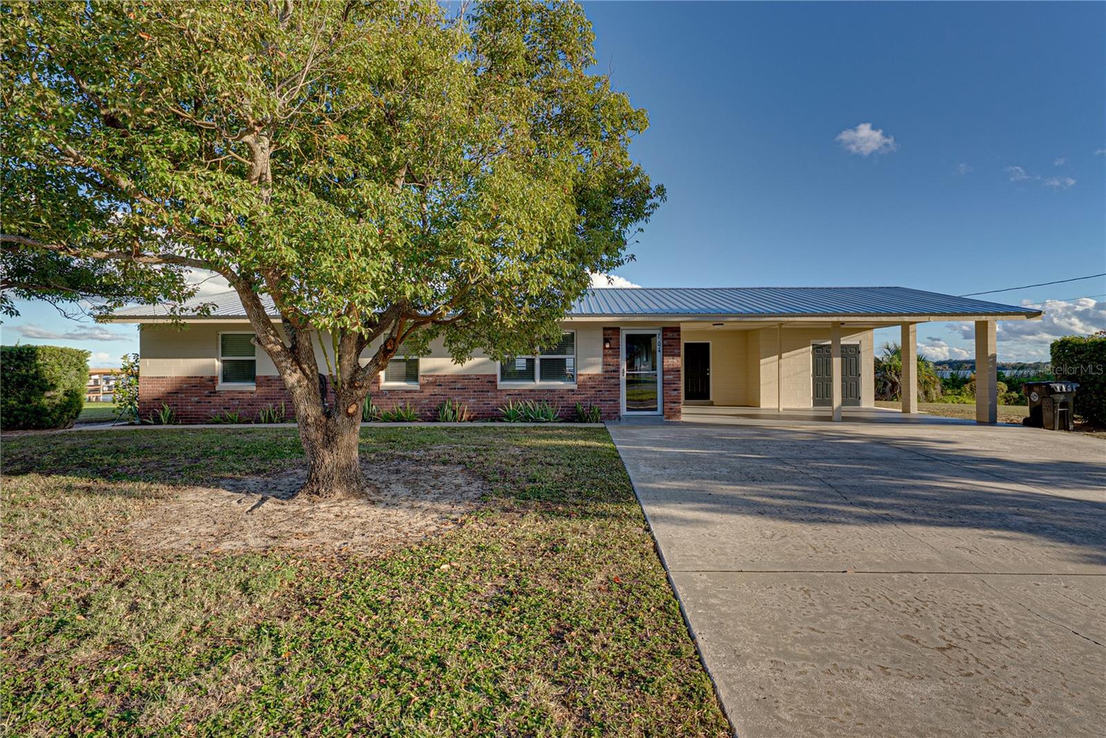 LAKE SIDE TERRACE - Residential