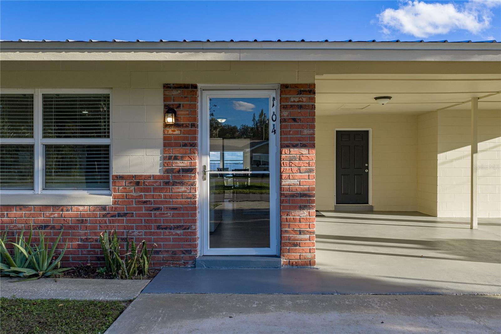 LAKE SIDE TERRACE - Residential