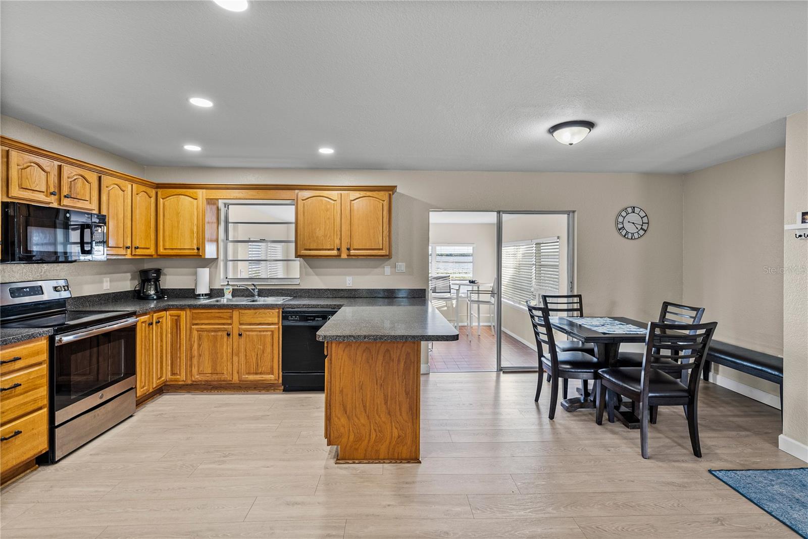 LAKE SIDE TERRACE - Residential