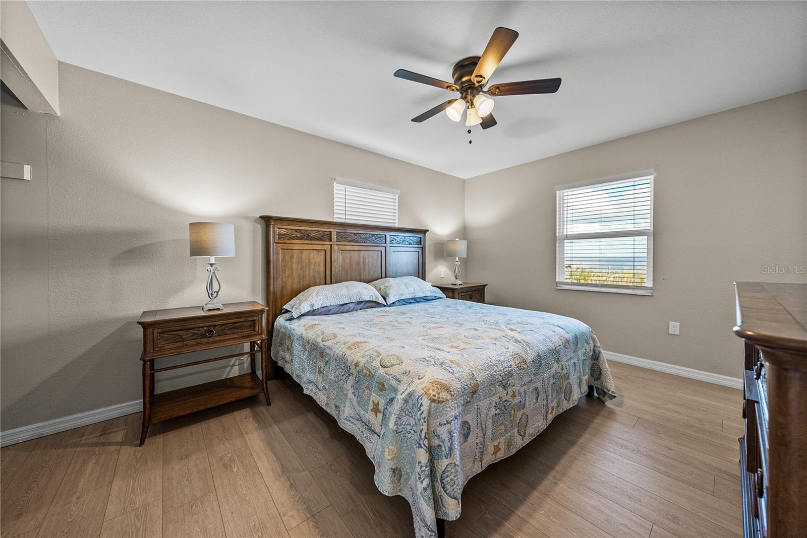 LAKE SIDE TERRACE - Residential