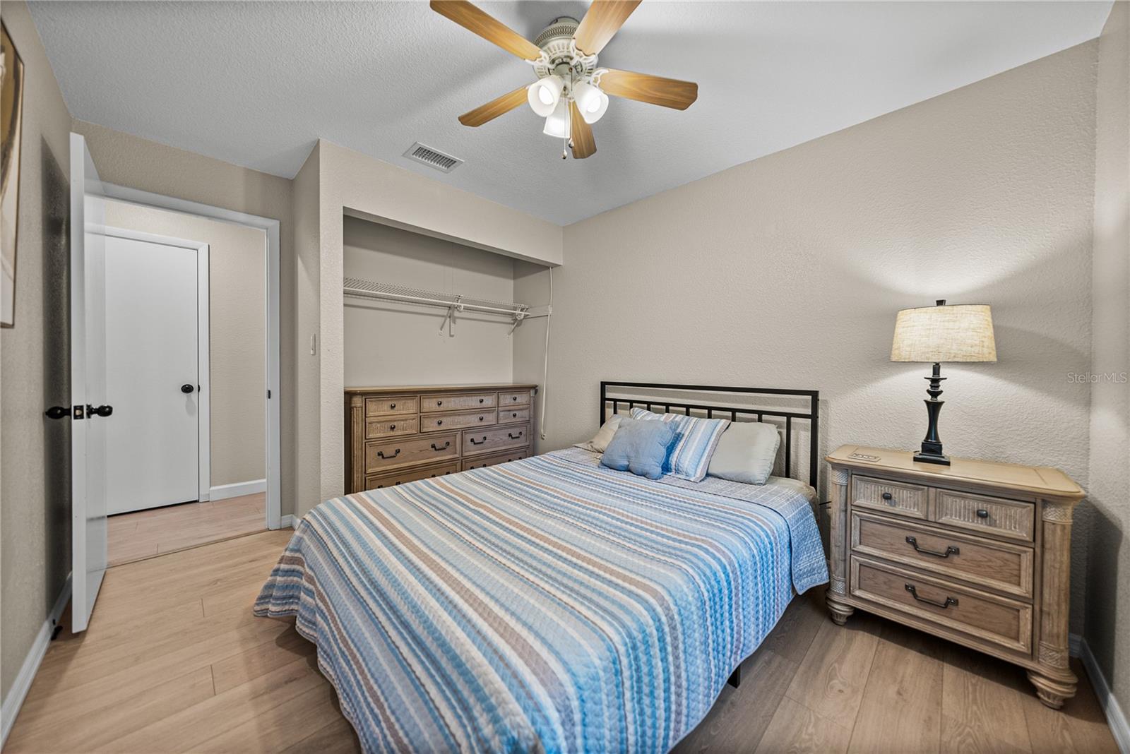 LAKE SIDE TERRACE - Residential