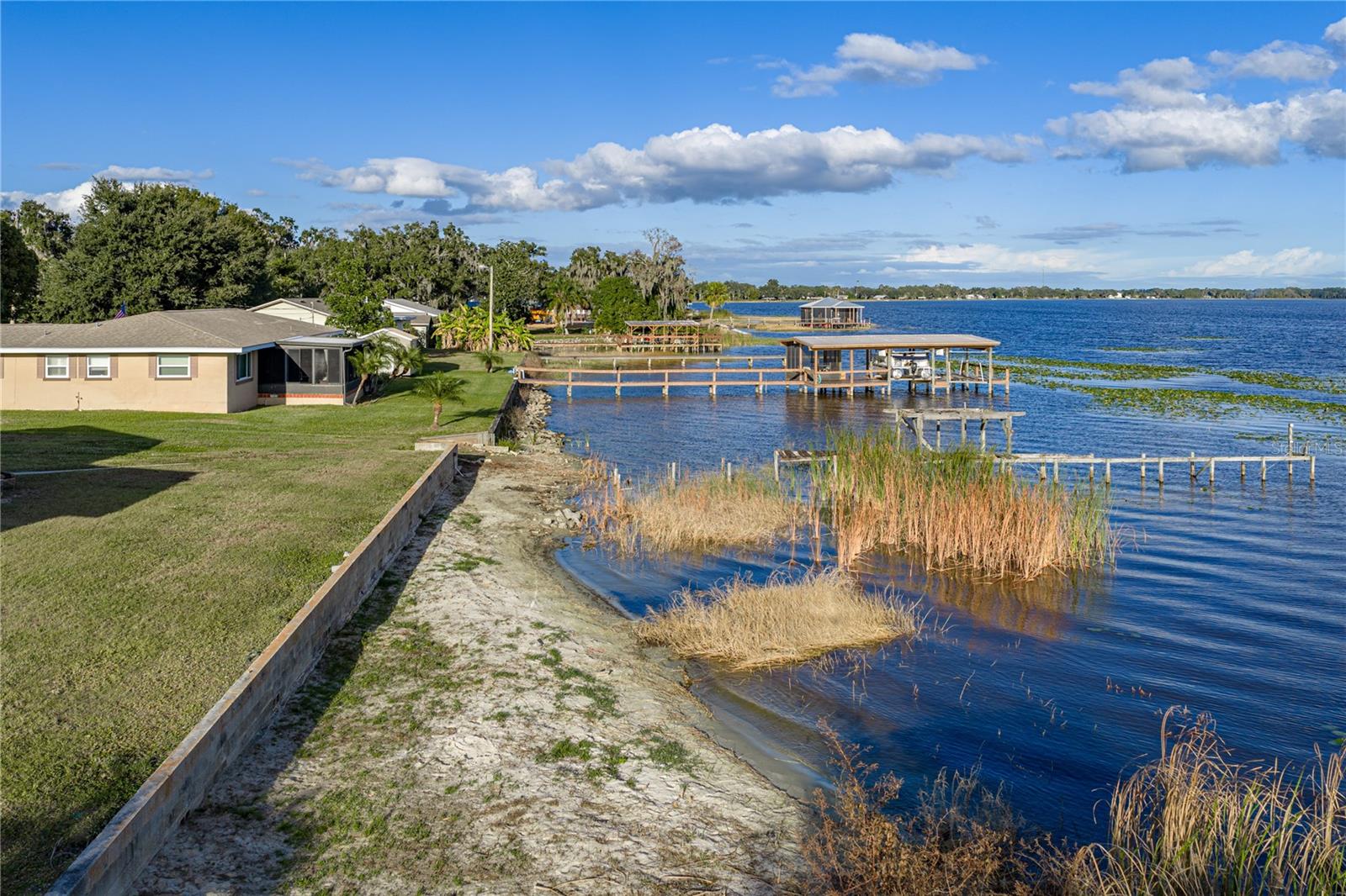 LAKE SIDE TERRACE - Residential