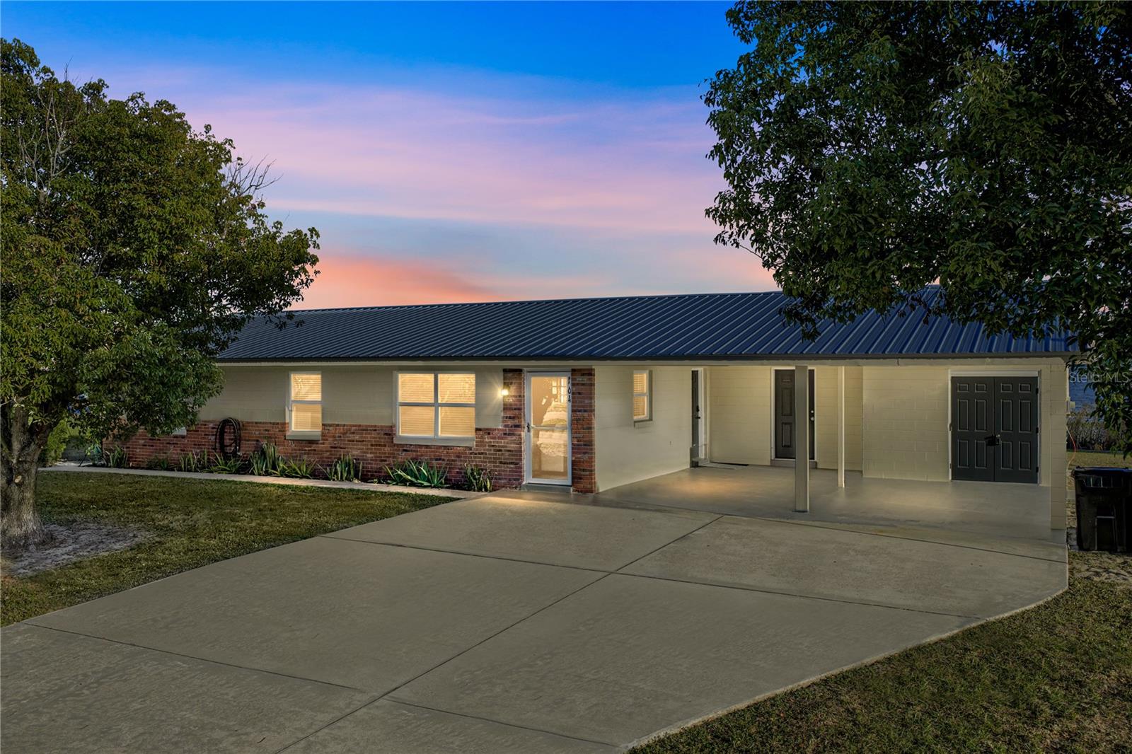 LAKE SIDE TERRACE - Residential