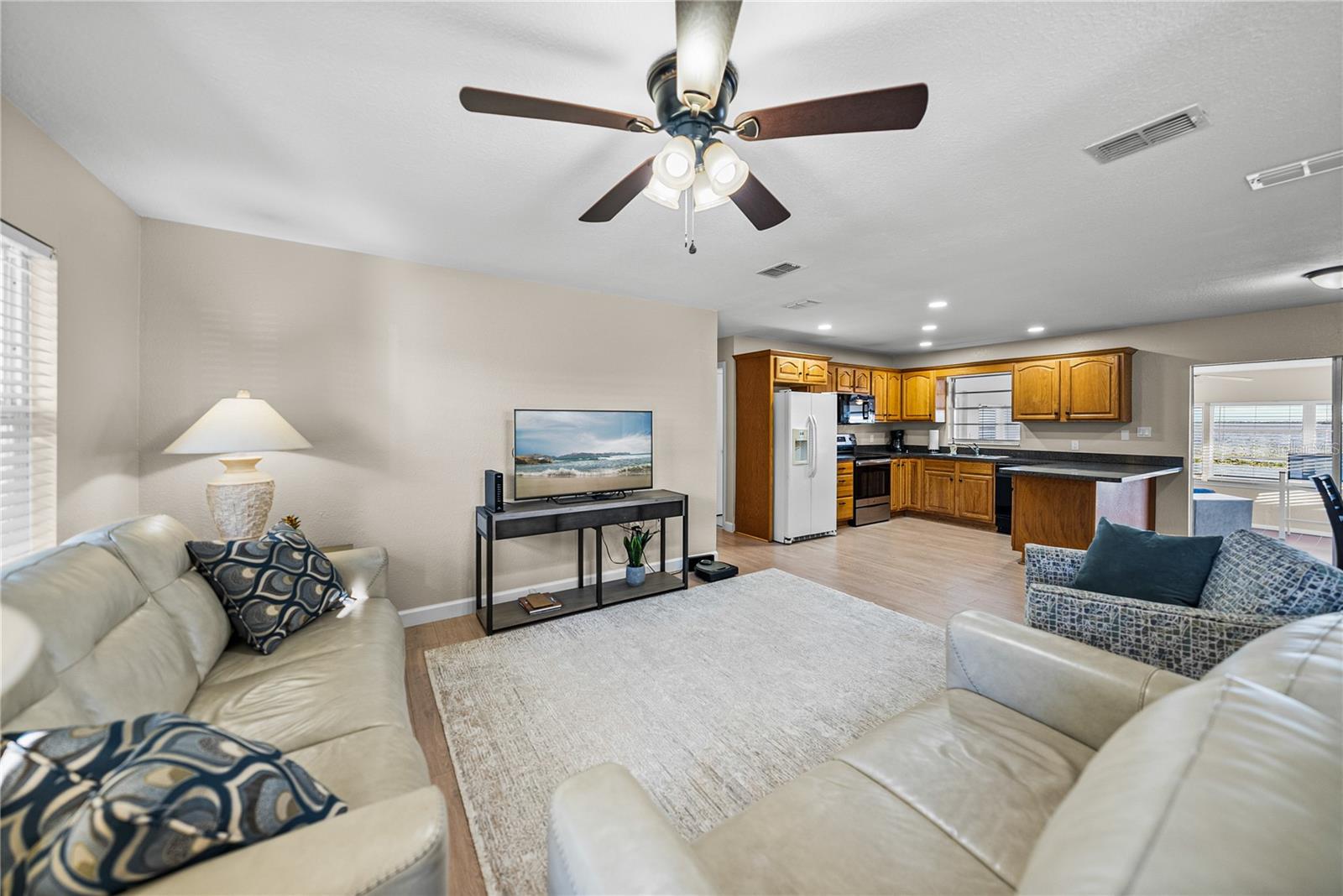 LAKE SIDE TERRACE - Residential