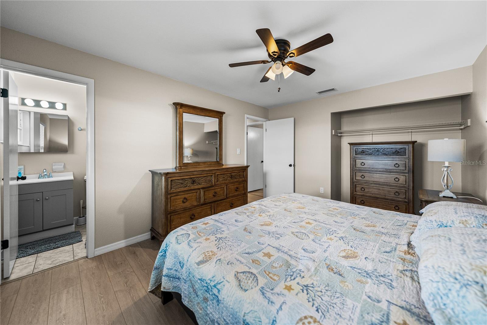 LAKE SIDE TERRACE - Residential