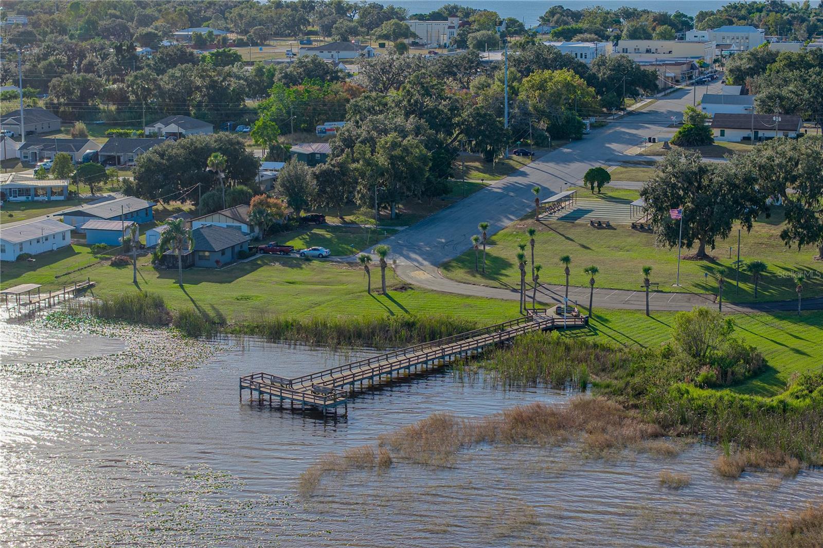 LAKE SIDE TERRACE - Residential
