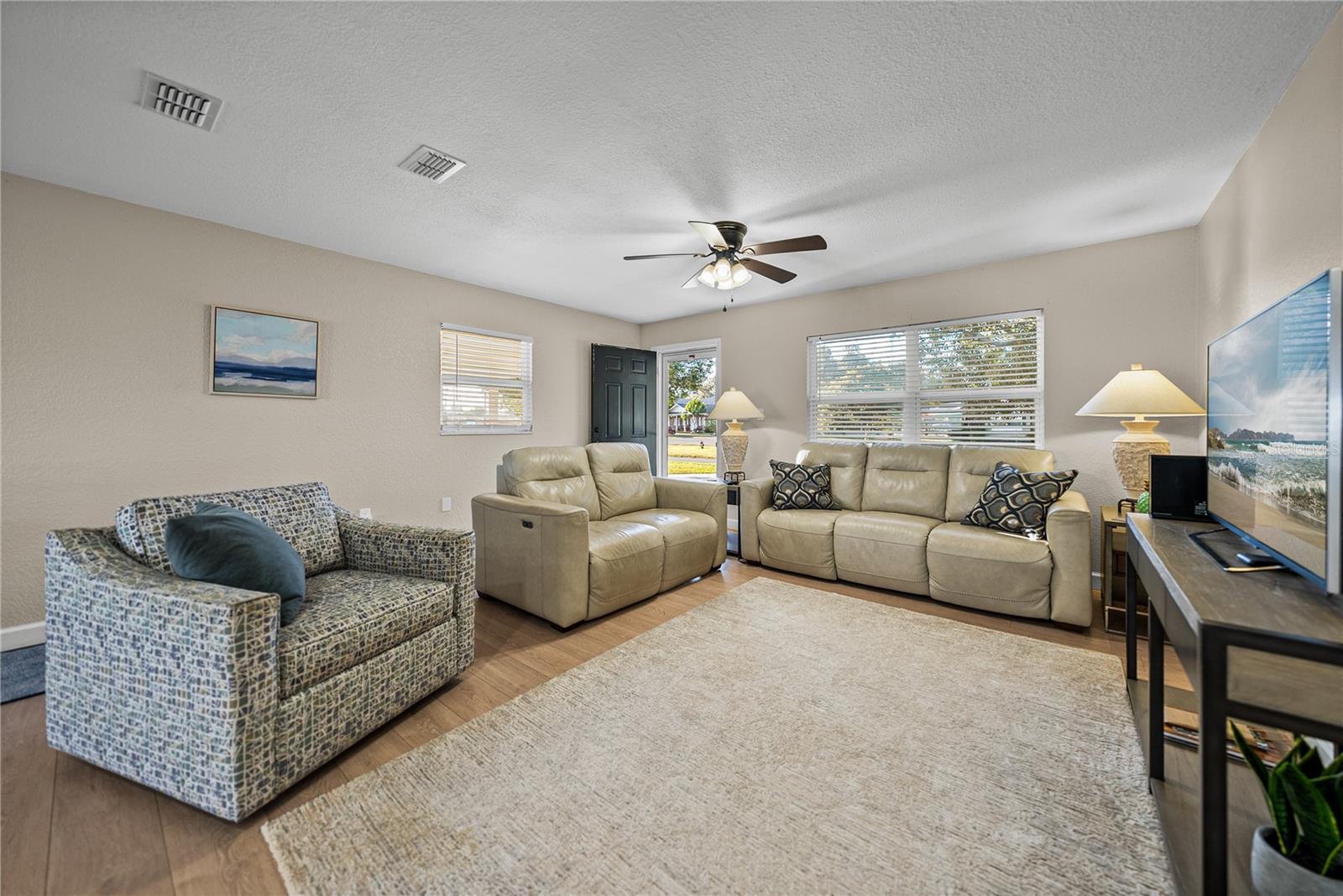 LAKE SIDE TERRACE - Residential