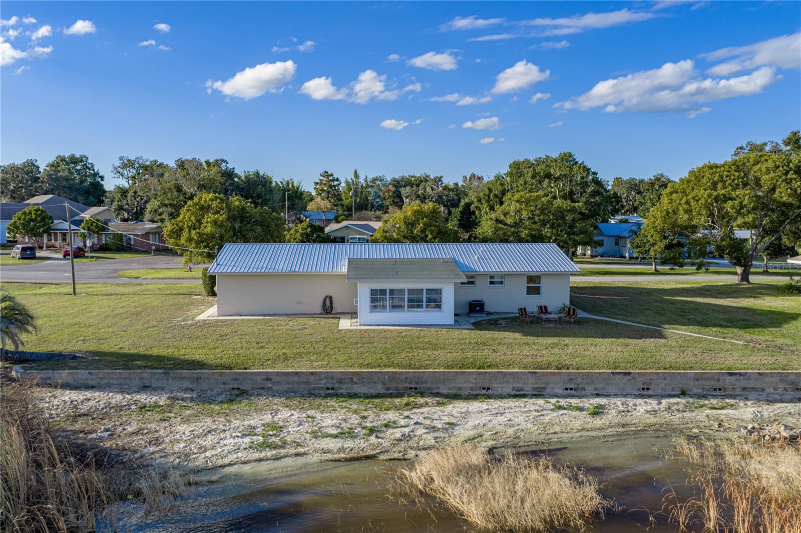 LAKE SIDE TERRACE - Residential