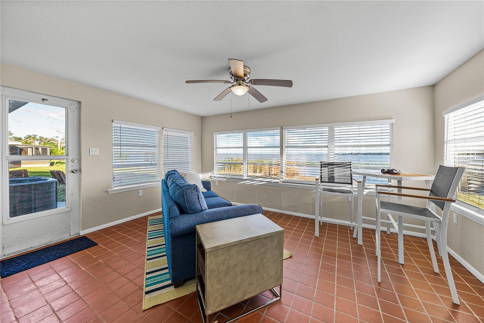 LAKE SIDE TERRACE - Residential