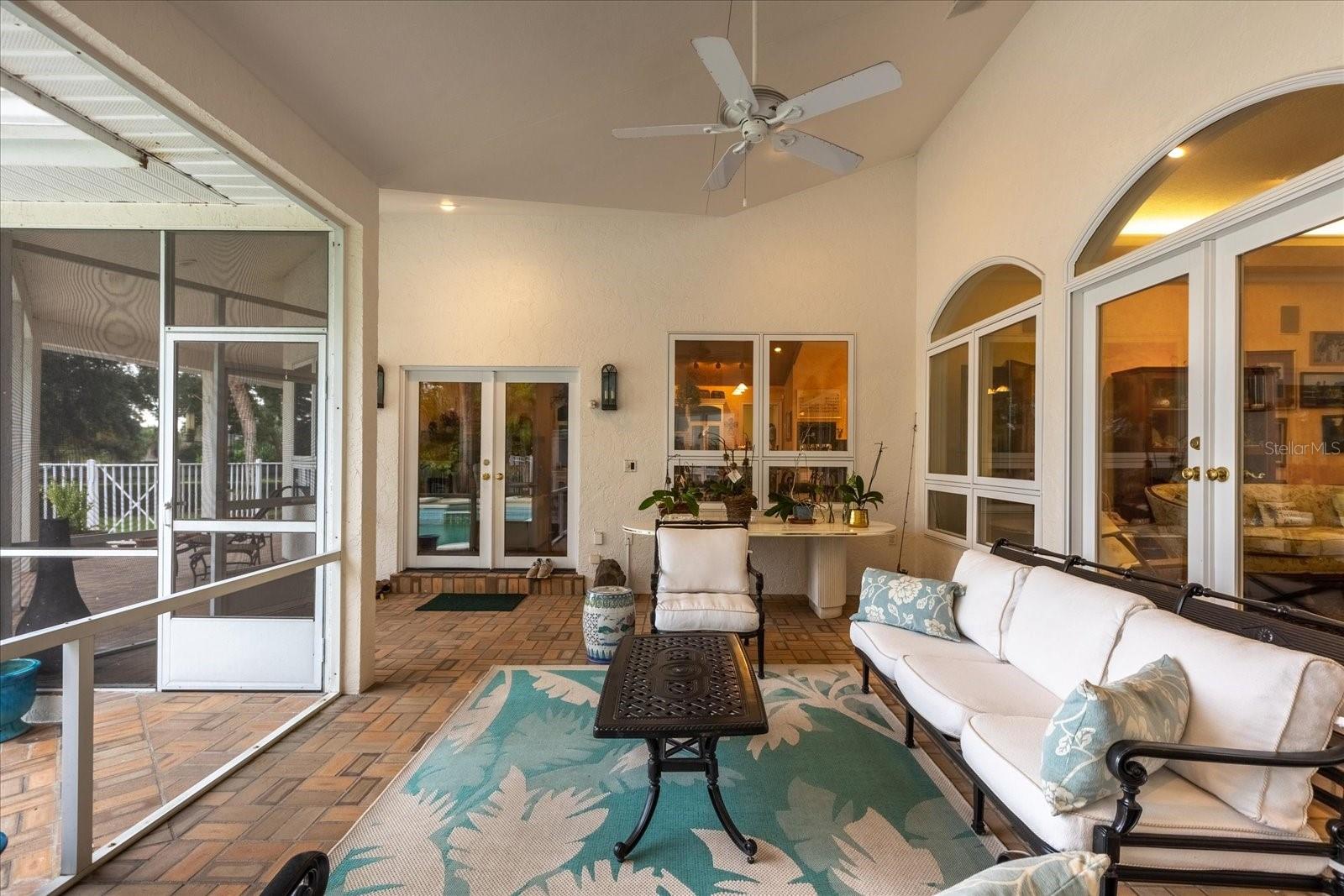 VERSAILLES - Residential