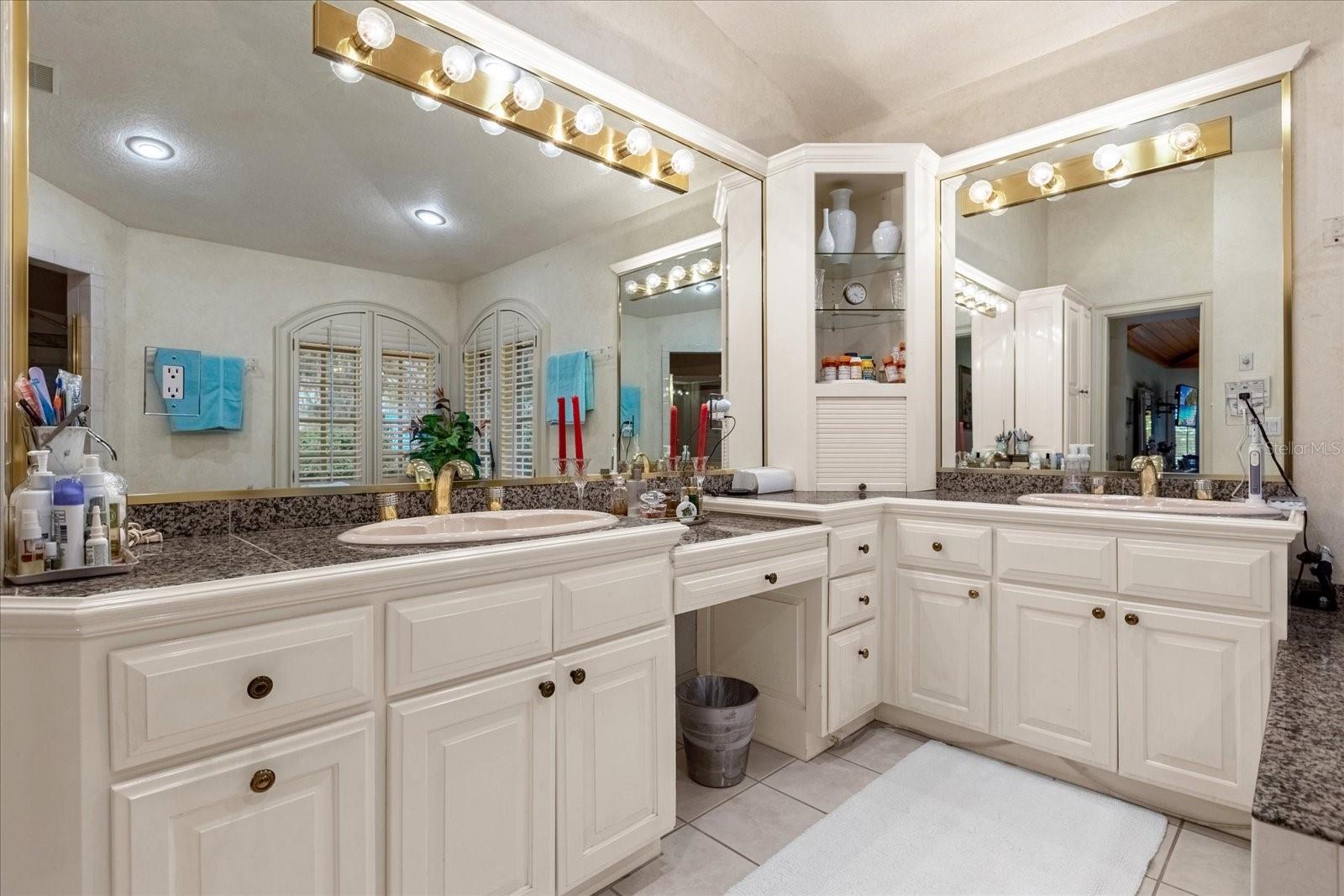 VERSAILLES - Residential