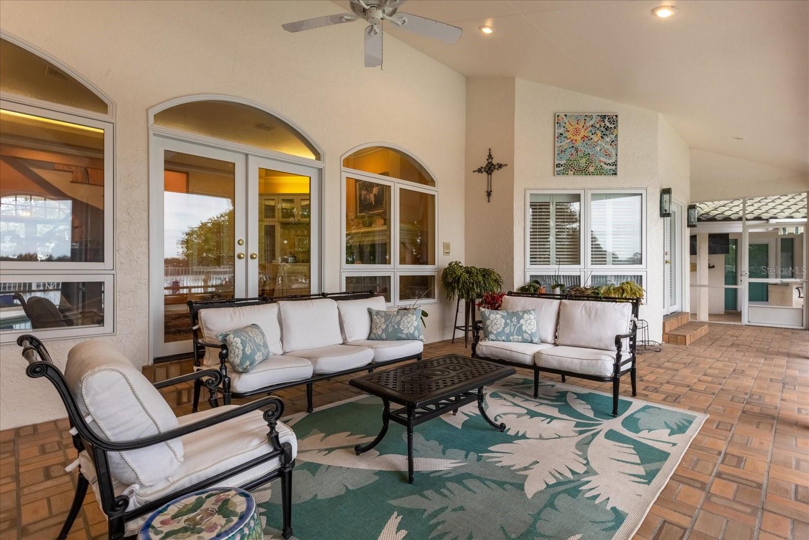 VERSAILLES - Residential