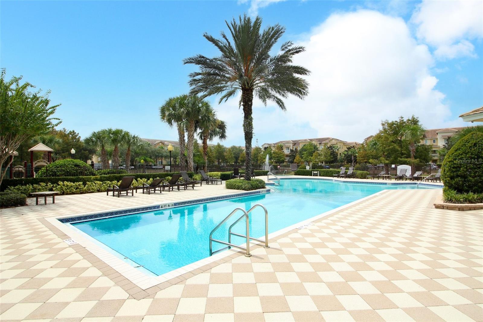 GRANDE OAKS AT HEATHROW - Residential Lease