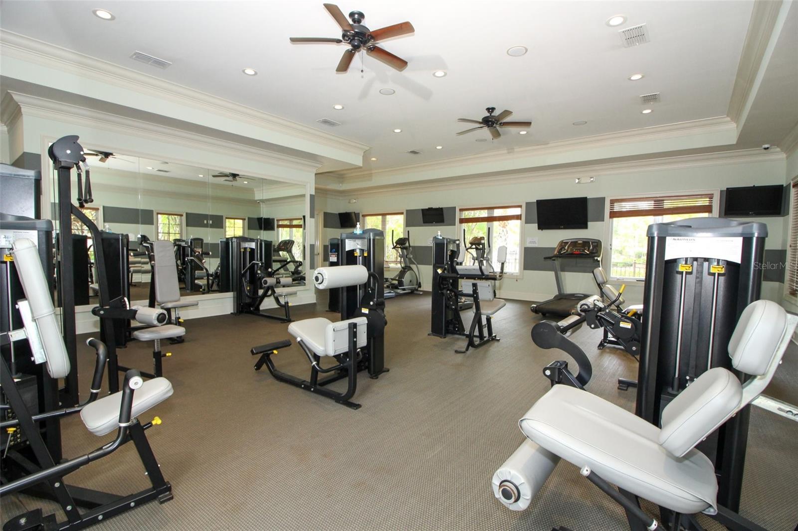 GRANDE OAKS AT HEATHROW - Residential Lease