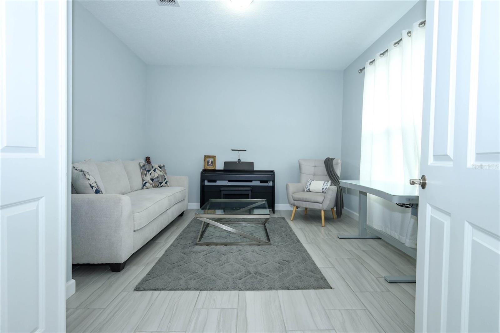 GRANDE OAKS AT HEATHROW - Residential Lease