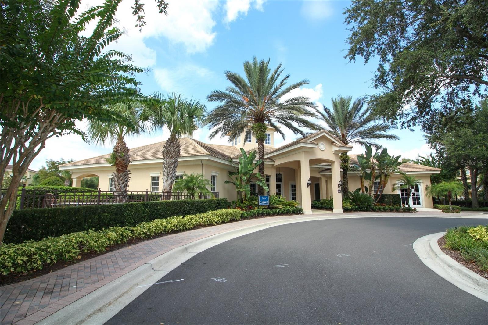 GRANDE OAKS AT HEATHROW - Residential Lease