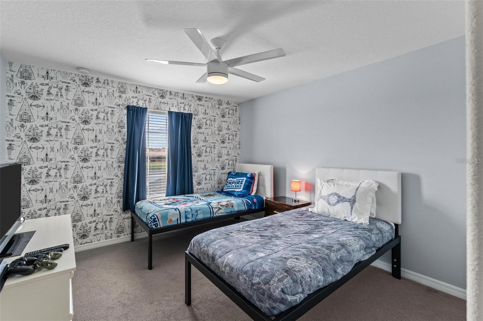 PARADISE PALMS RESIDENCE - Residential