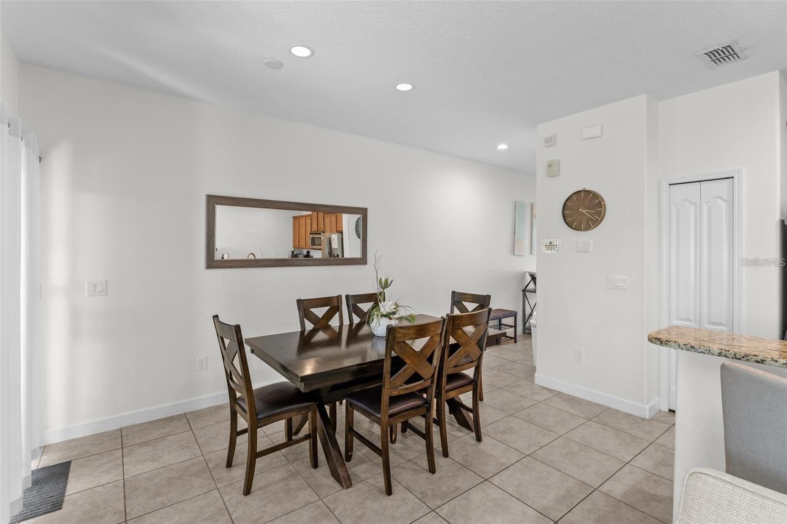 PARADISE PALMS RESIDENCE - Residential