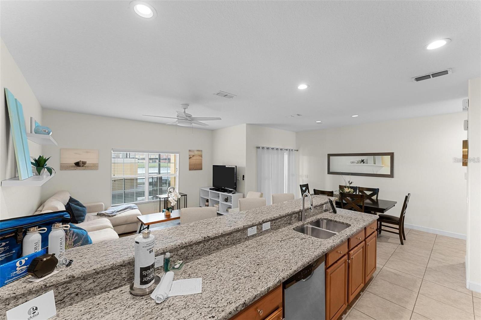 PARADISE PALMS RESIDENCE - Residential