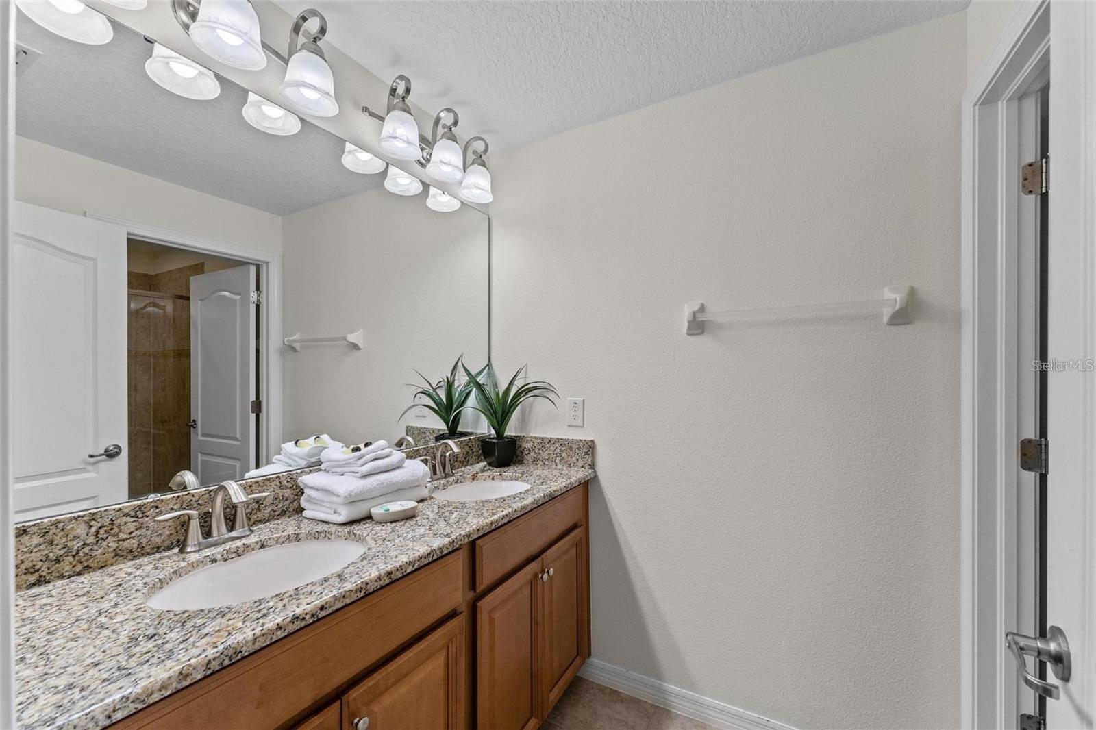 PARADISE PALMS RESIDENCE - Residential