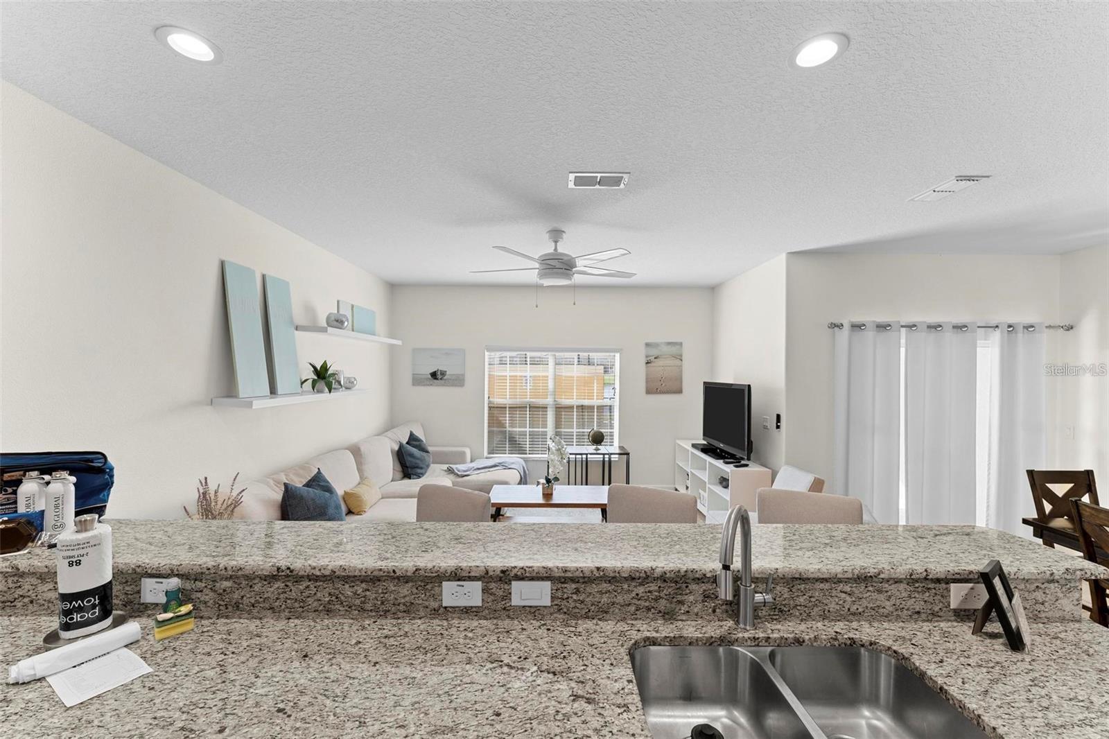 PARADISE PALMS RESIDENCE - Residential