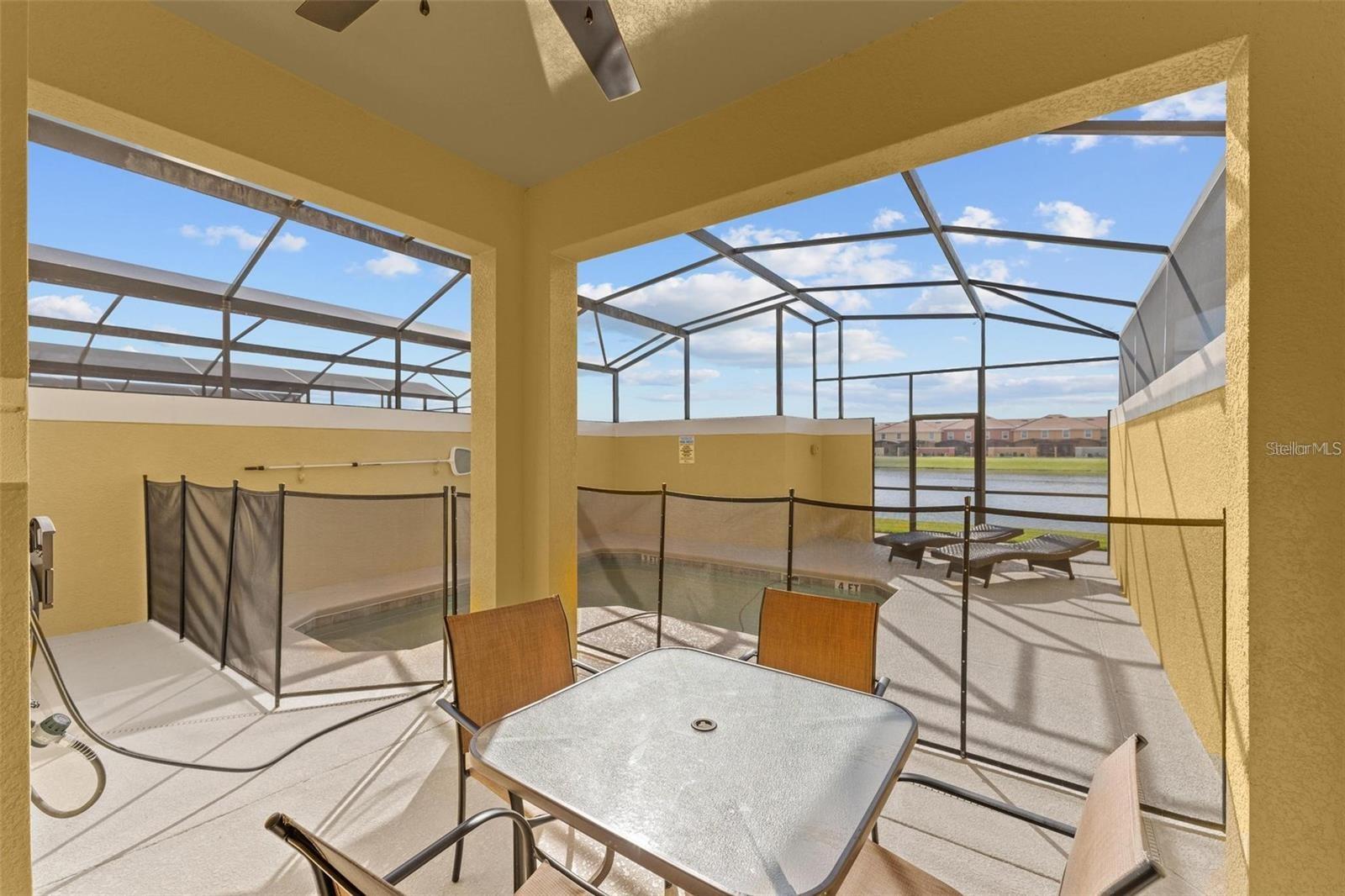 PARADISE PALMS RESIDENCE - Residential