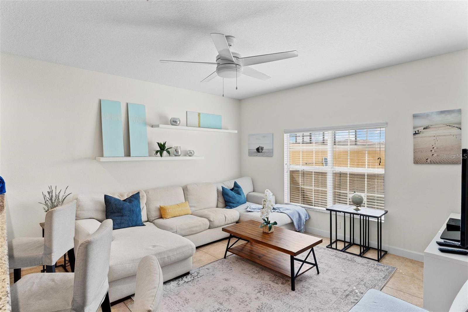 PARADISE PALMS RESIDENCE - Residential