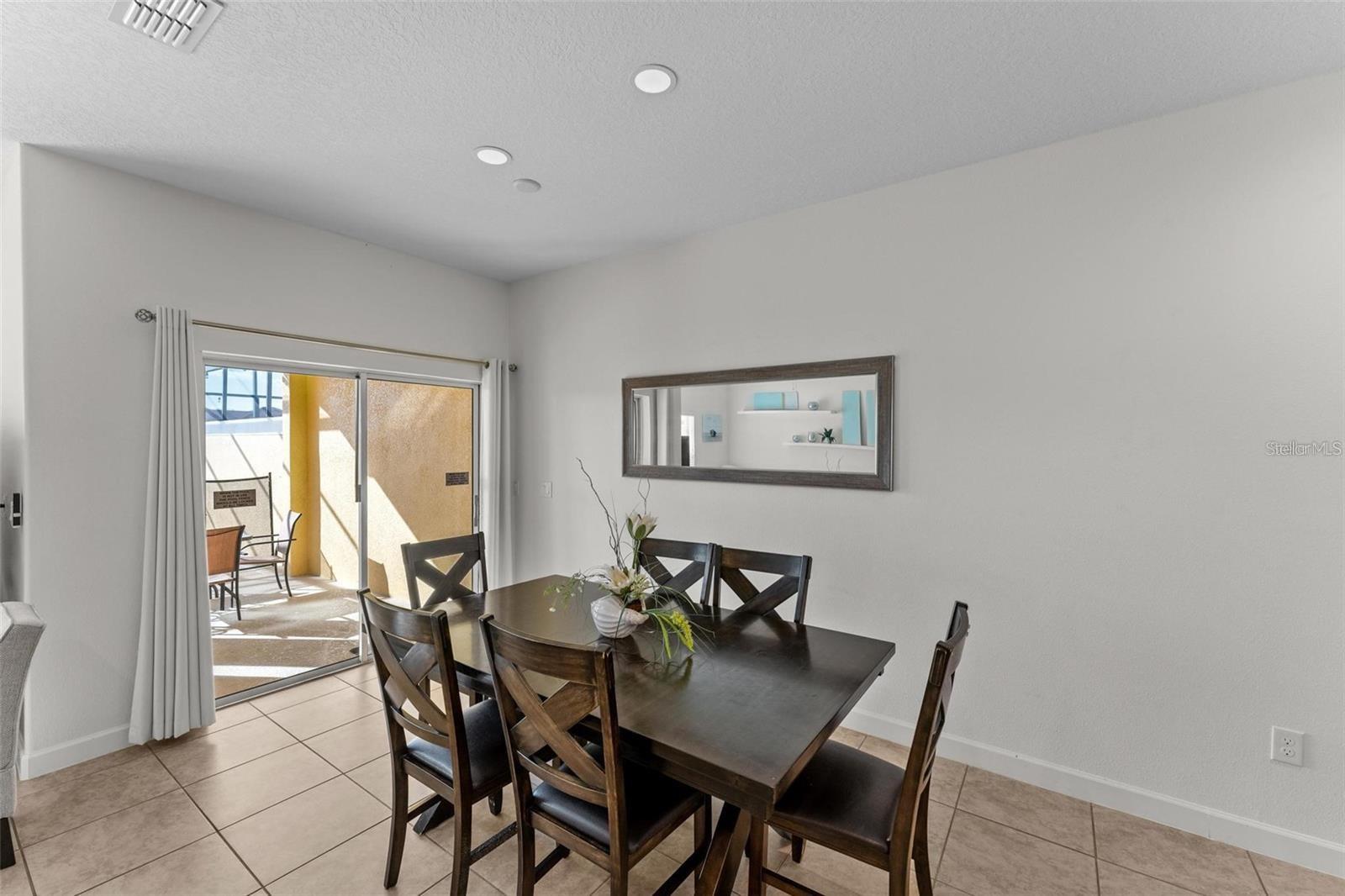 PARADISE PALMS RESIDENCE - Residential