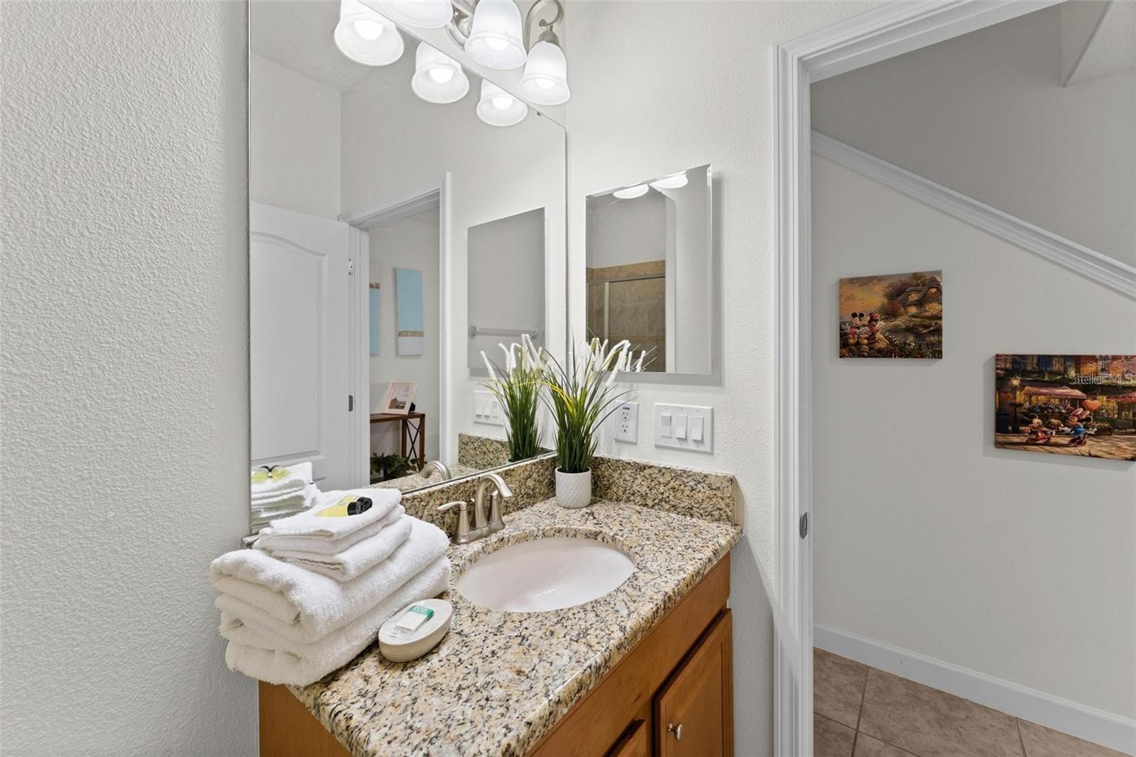 PARADISE PALMS RESIDENCE - Residential