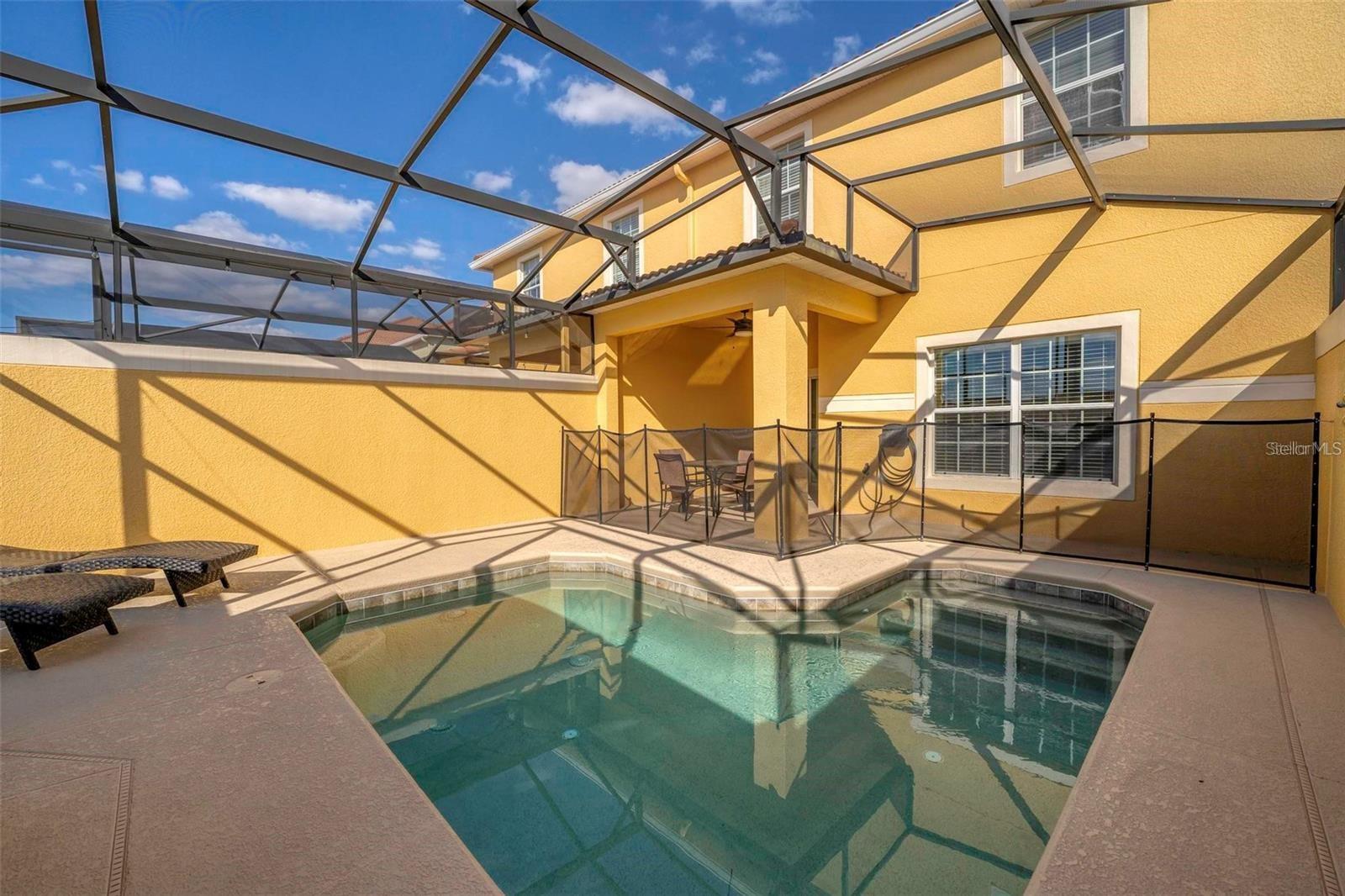 PARADISE PALMS RESIDENCE - Residential