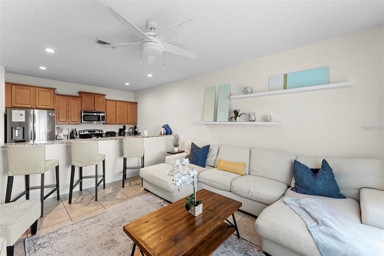 PARADISE PALMS RESIDENCE - Residential