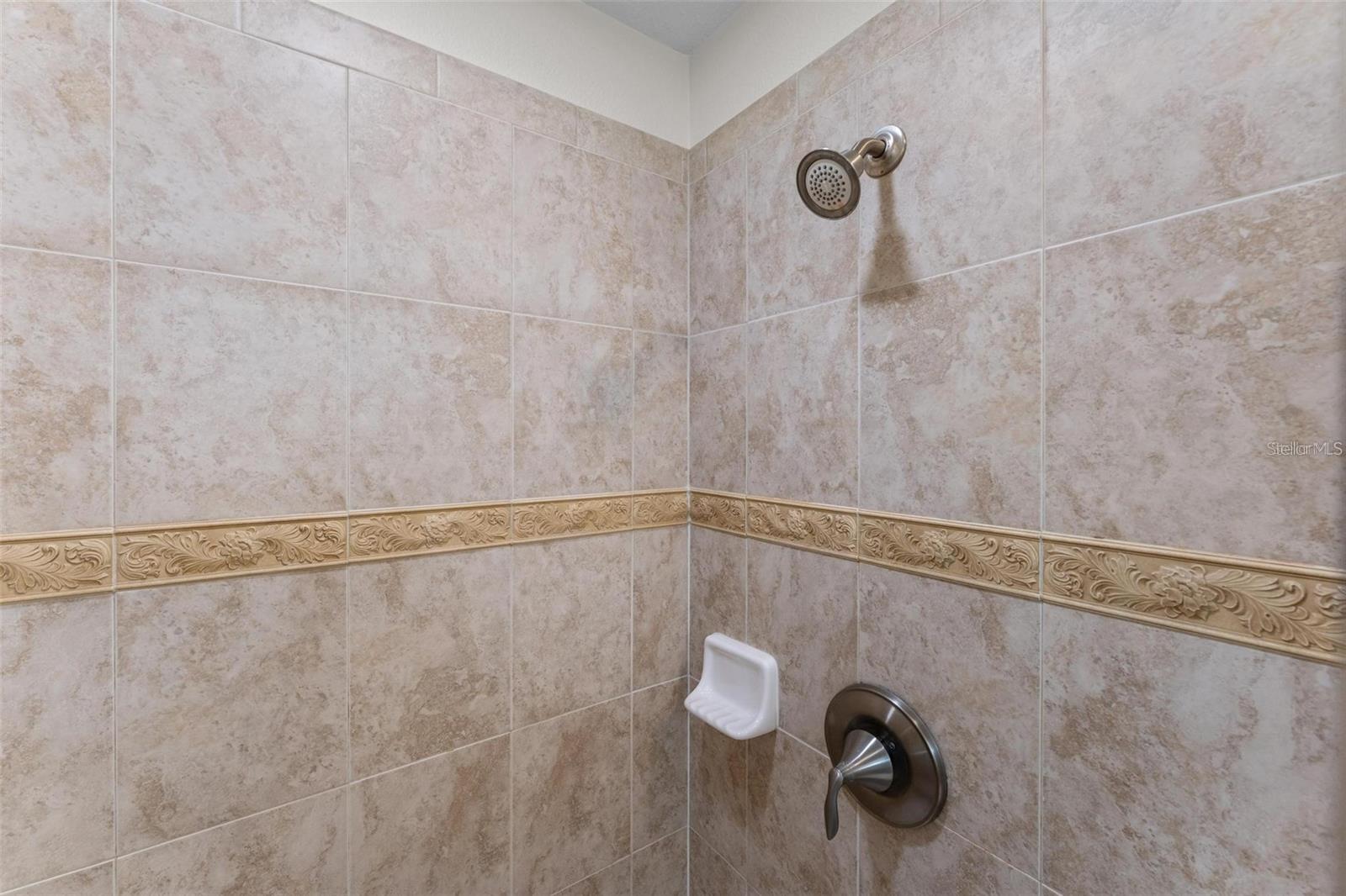 PARADISE PALMS RESIDENCE - Residential