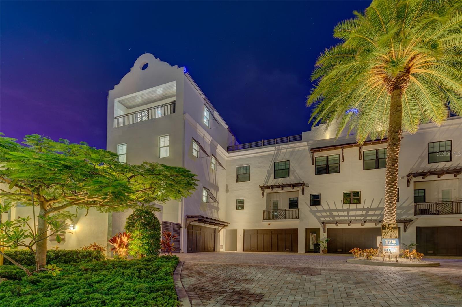 BRIGHTWATER BLUE TWNHMS - Residential