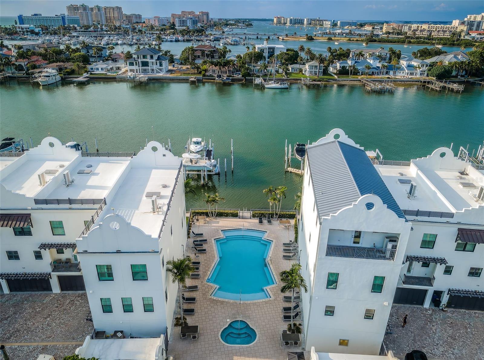 BRIGHTWATER BLUE TWNHMS - Residential