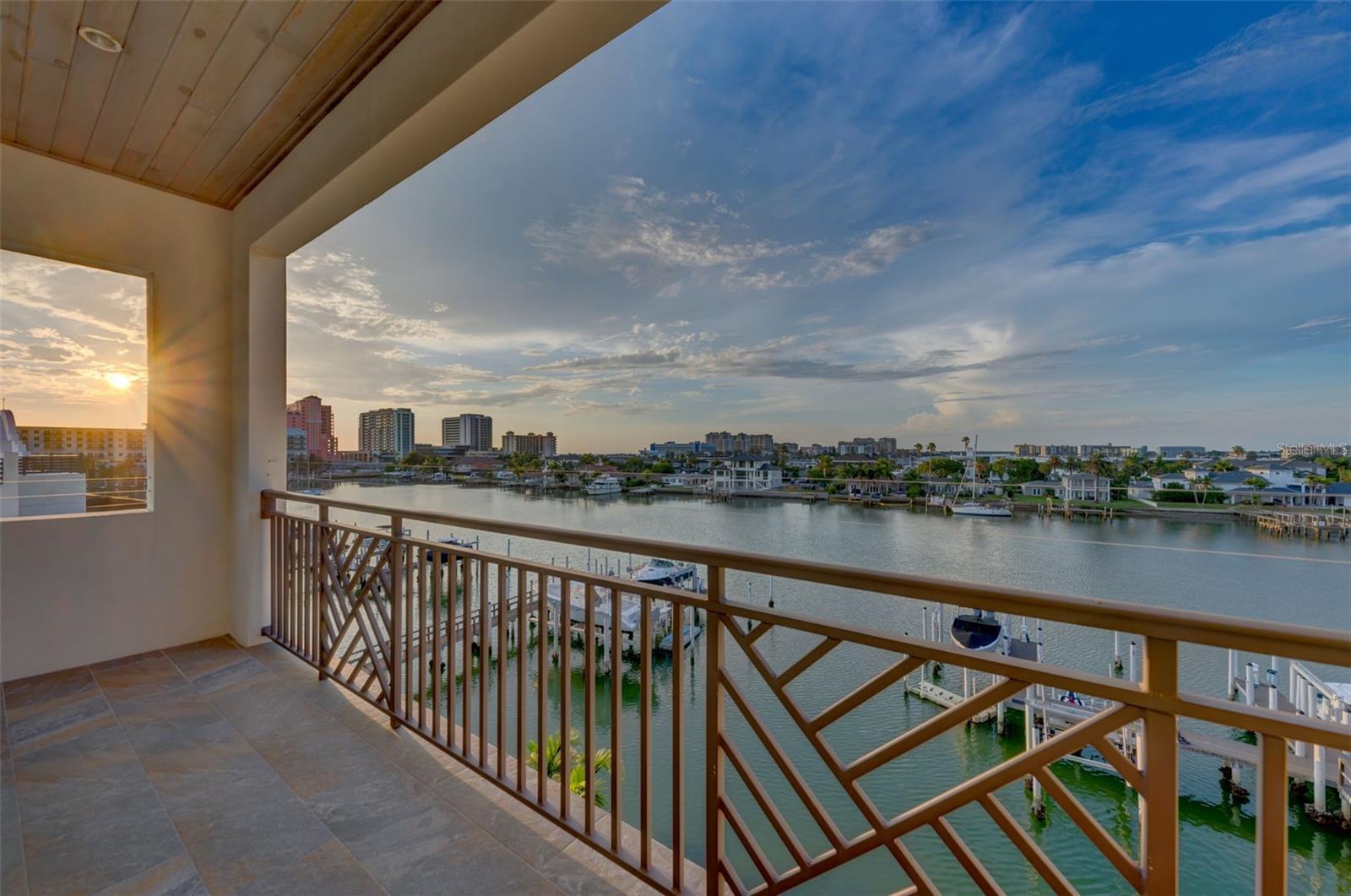 BRIGHTWATER BLUE TWNHMS - Residential