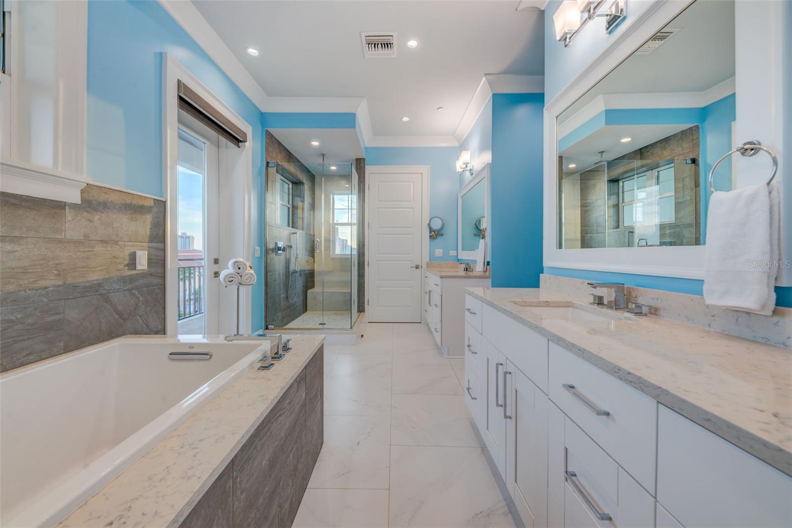 BRIGHTWATER BLUE TWNHMS - Residential