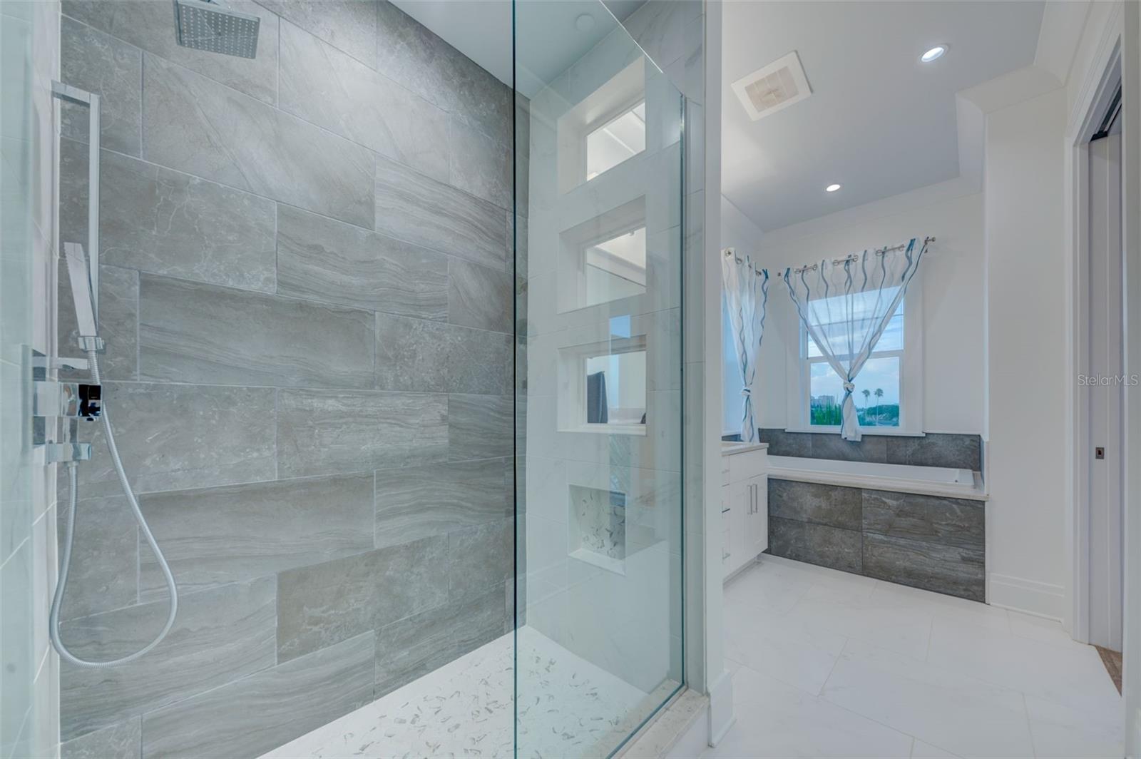 BRIGHTWATER BLUE TWNHMS - Residential