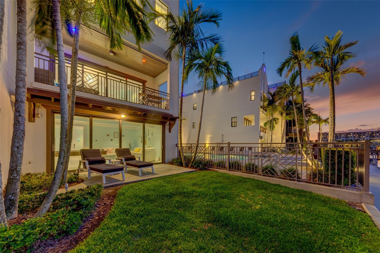 BRIGHTWATER BLUE TWNHMS - Residential