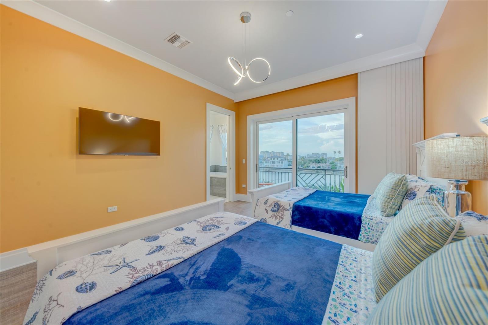 BRIGHTWATER BLUE TWNHMS - Residential