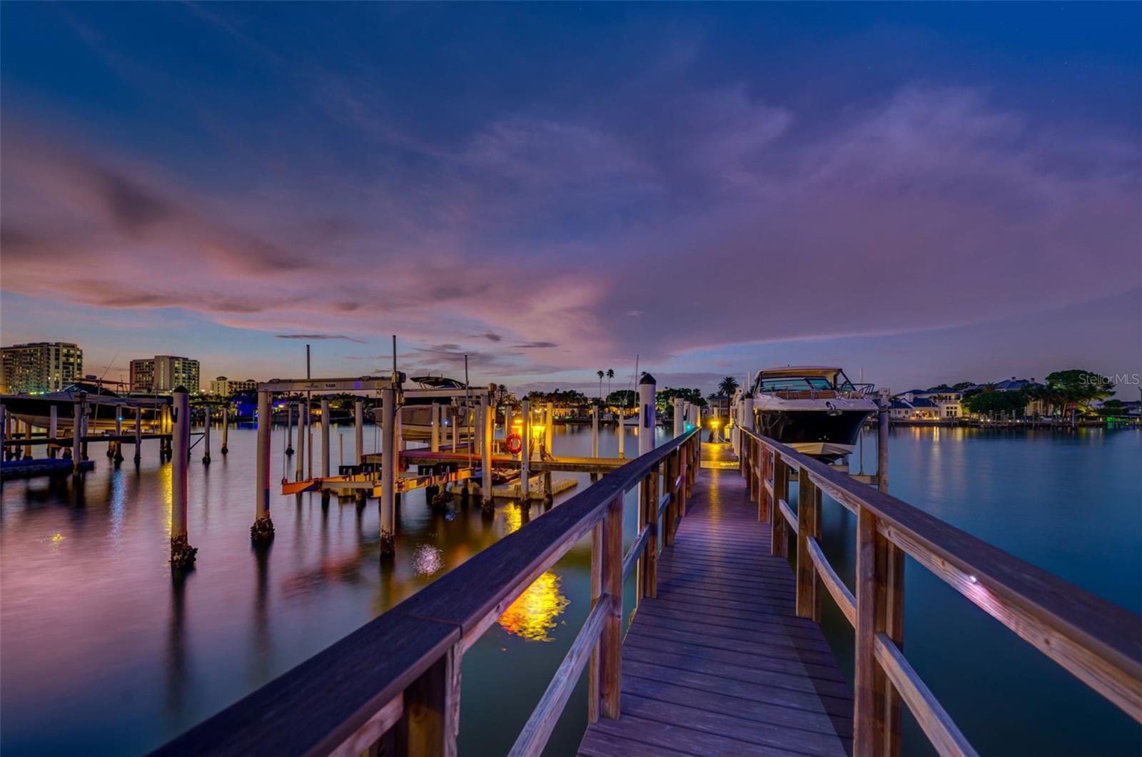 BRIGHTWATER BLUE TWNHMS - Residential