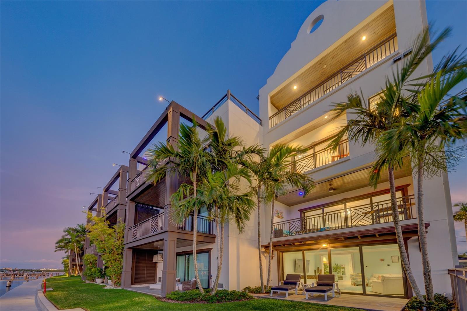 BRIGHTWATER BLUE TWNHMS - Residential