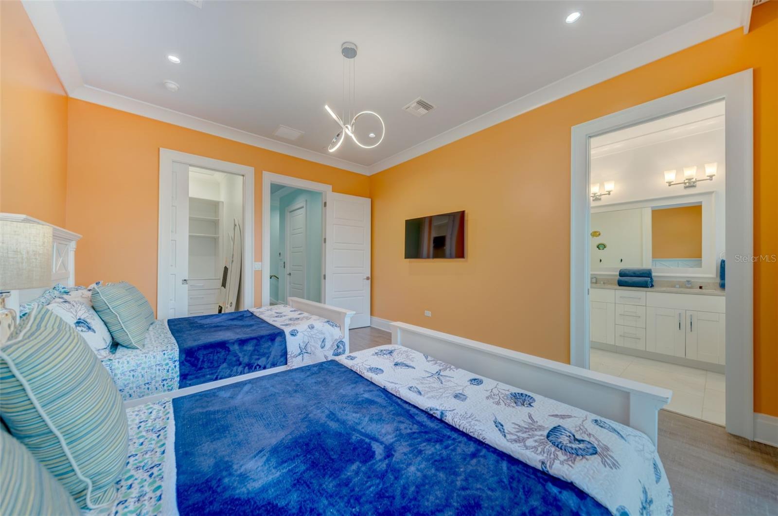 BRIGHTWATER BLUE TWNHMS - Residential