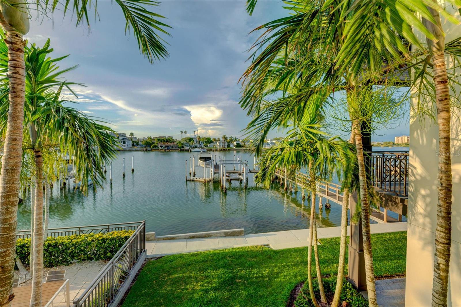 BRIGHTWATER BLUE TWNHMS - Residential