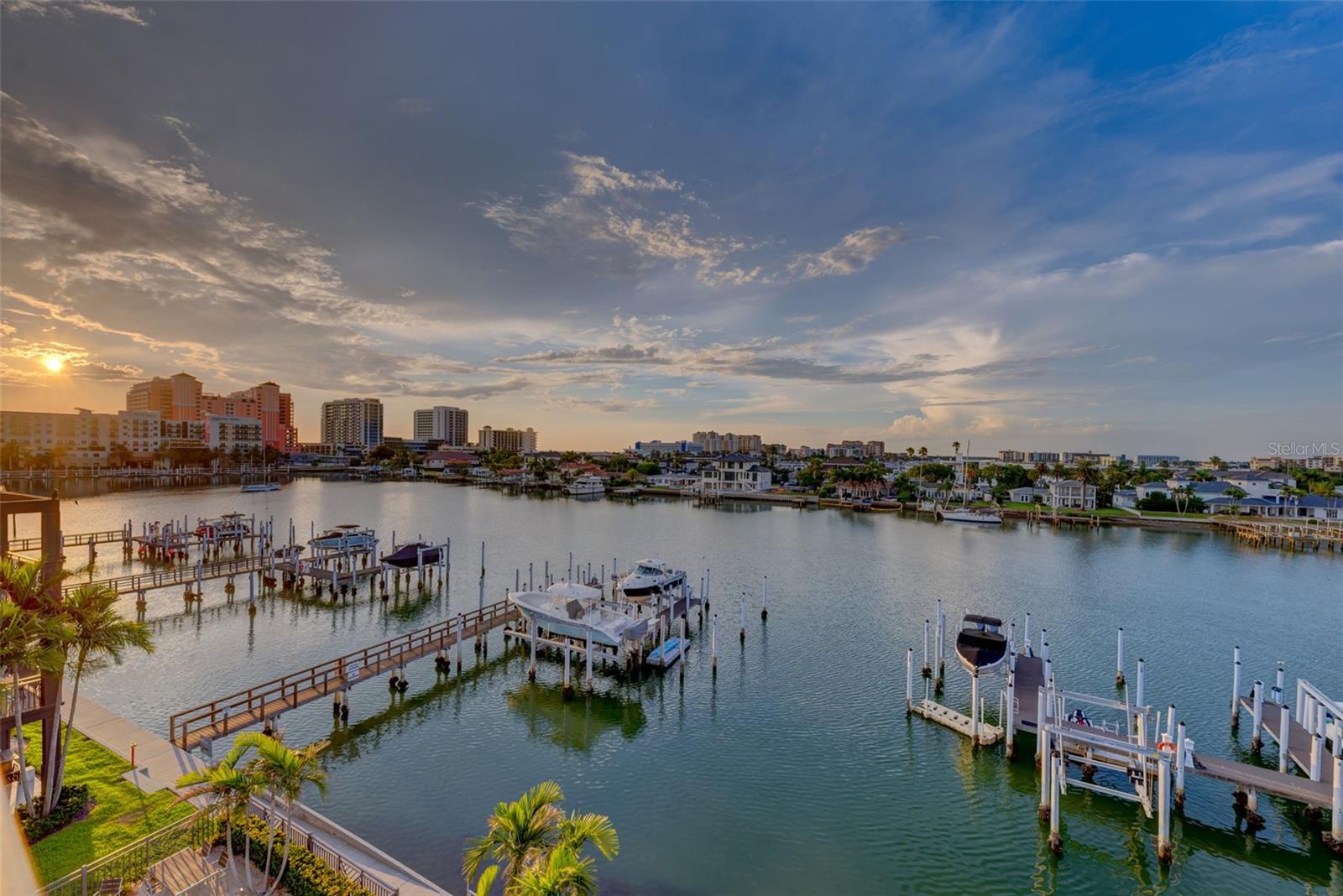 BRIGHTWATER BLUE TWNHMS - Residential