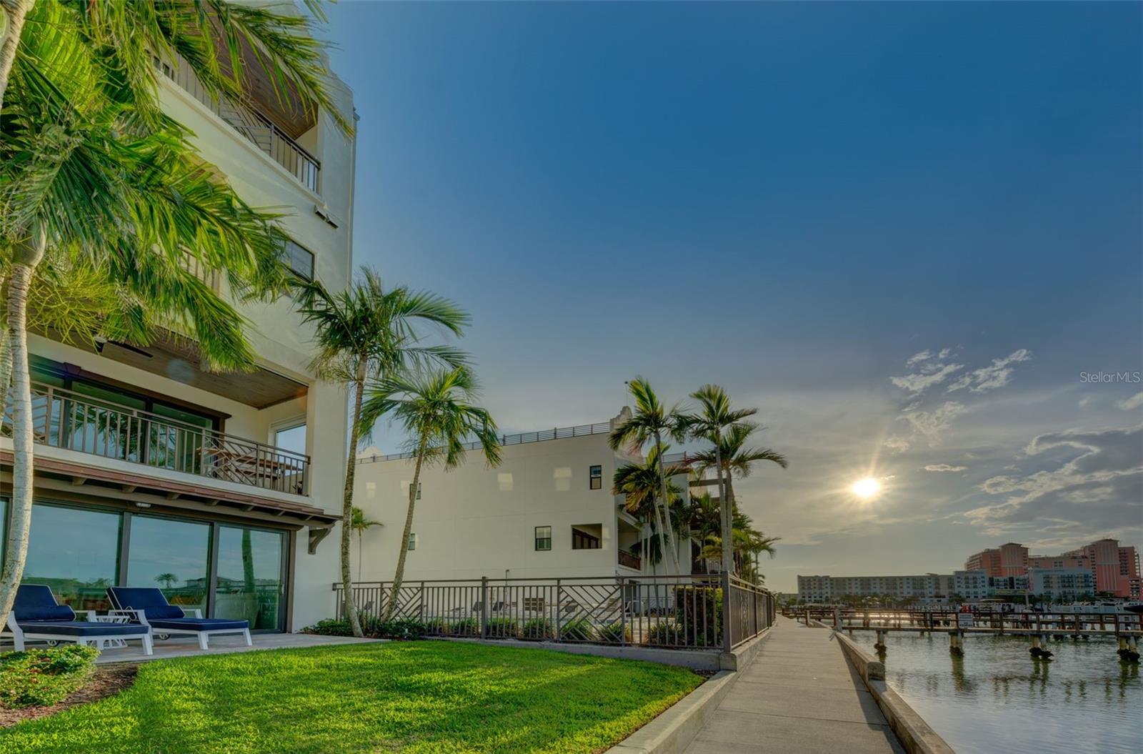 BRIGHTWATER BLUE TWNHMS - Residential