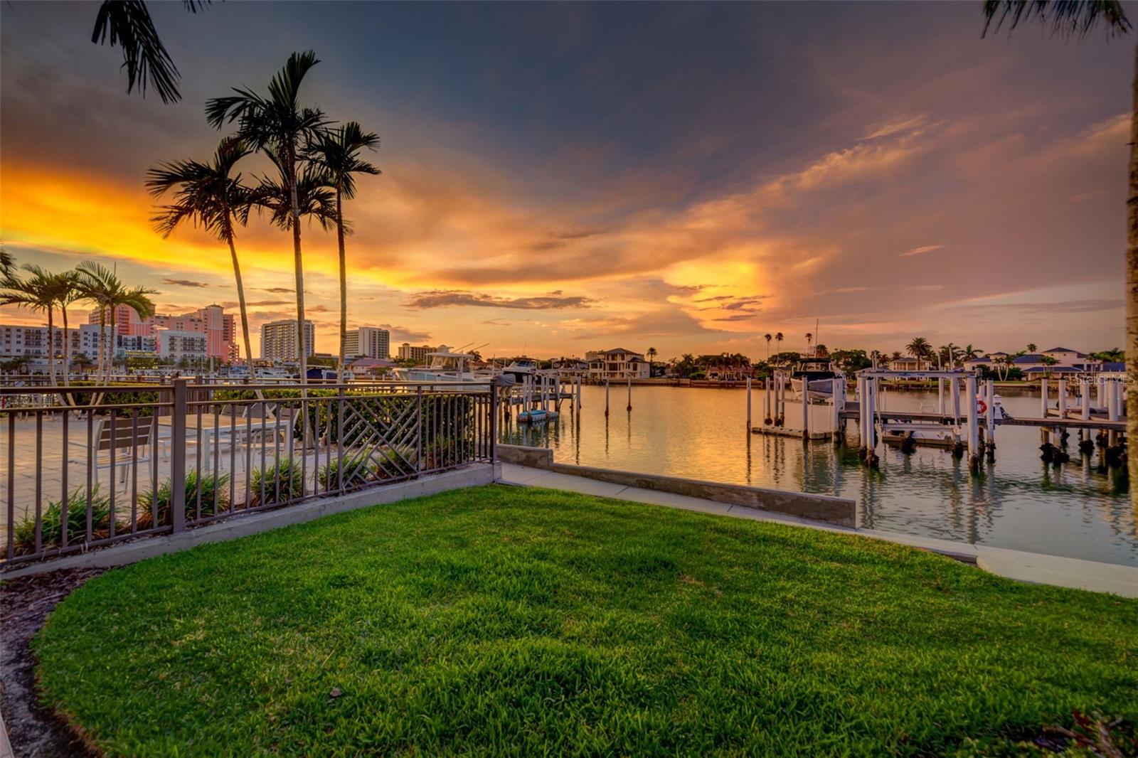 BRIGHTWATER BLUE TWNHMS - Residential