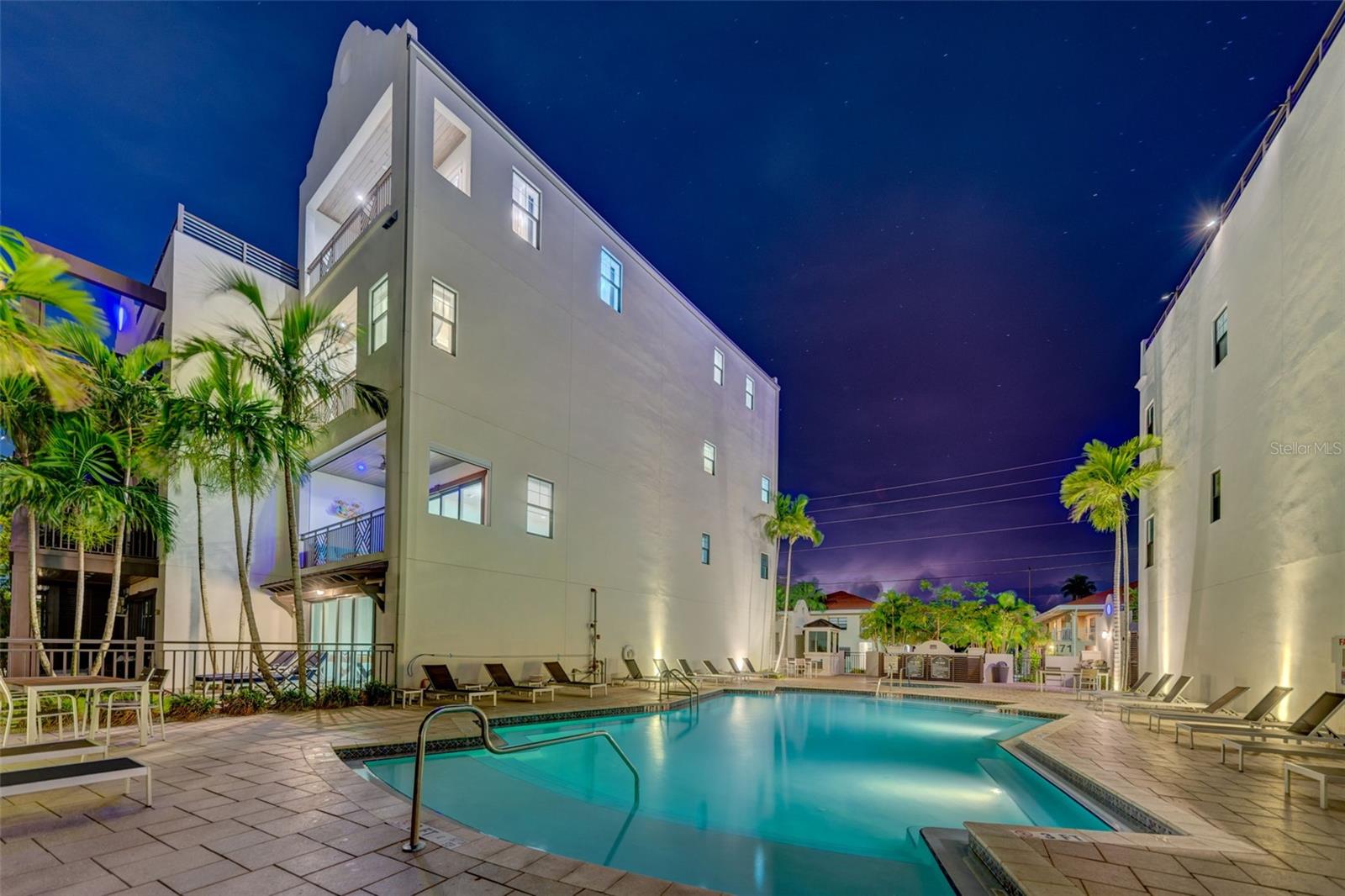 BRIGHTWATER BLUE TWNHMS - Residential